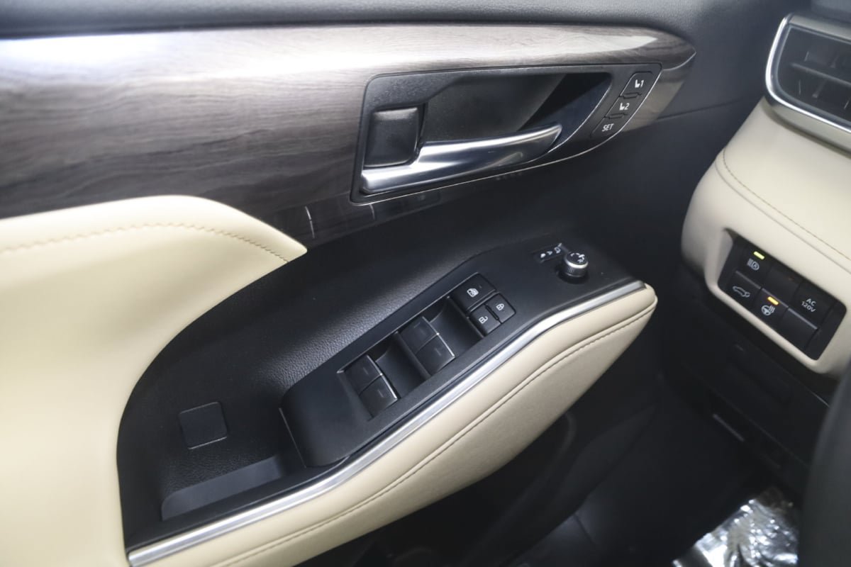 Used 2023 Toyota Highlander Limited AWD/4WD image 27