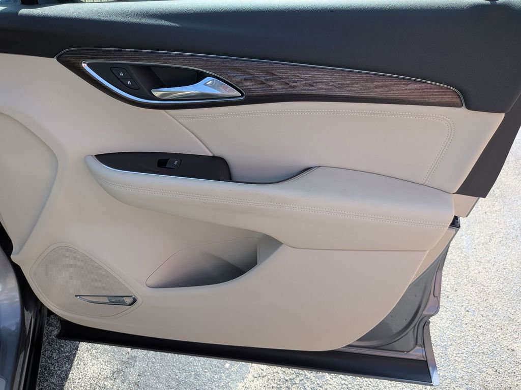 Certified 2022 Buick Envision Avenir w/ Technology Package II image 27