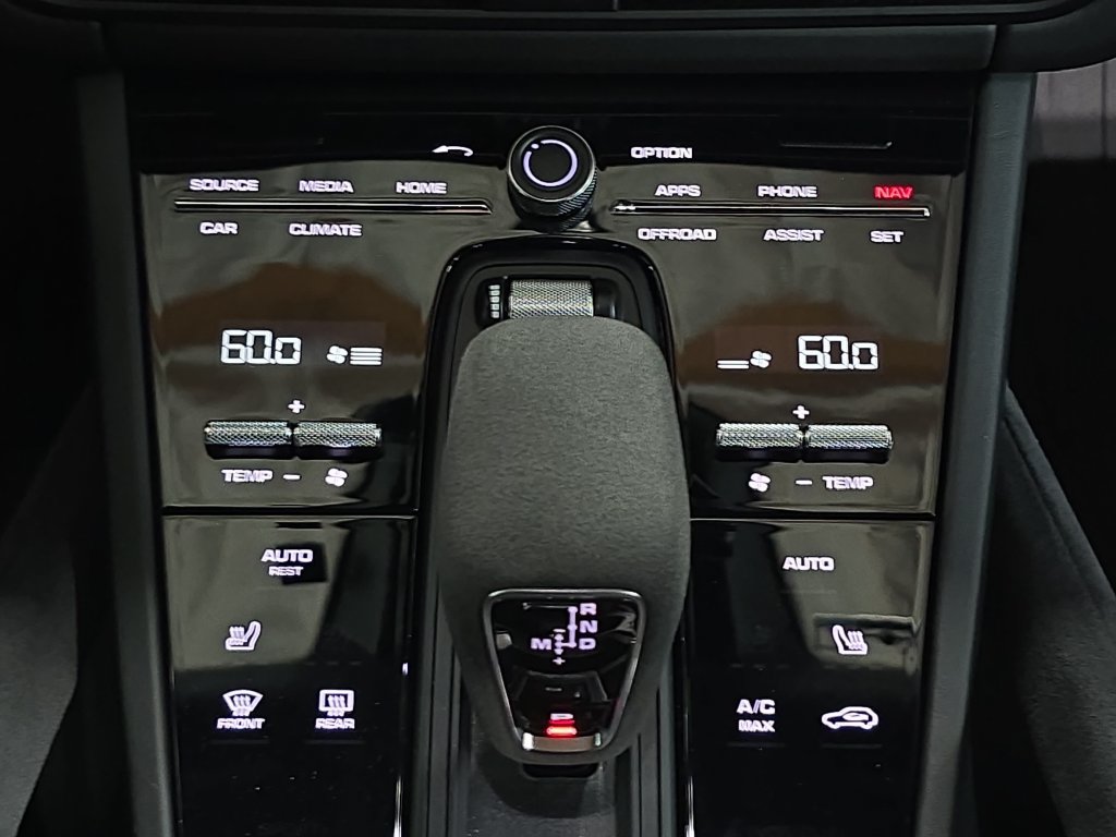 Certified 2023 Porsche Cayenne Turbo GT AWD/4WD image 19