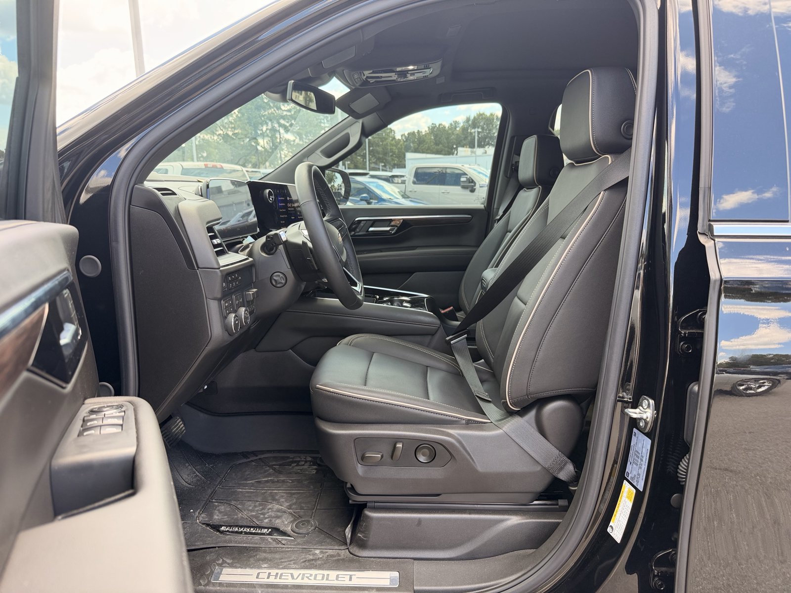 Used 2026 Chevrolet Tahoe Premier w/ Sun And Tow Package AWD/4WD image 14