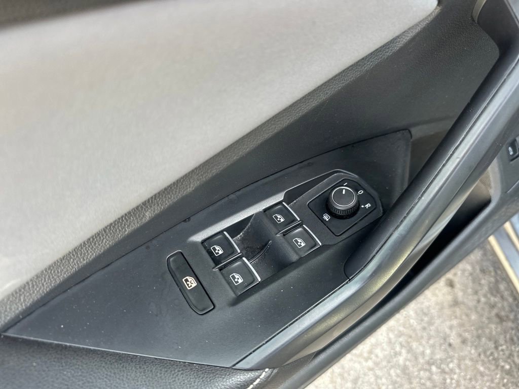 Used 2025 Volkswagen Jetta SE image 12