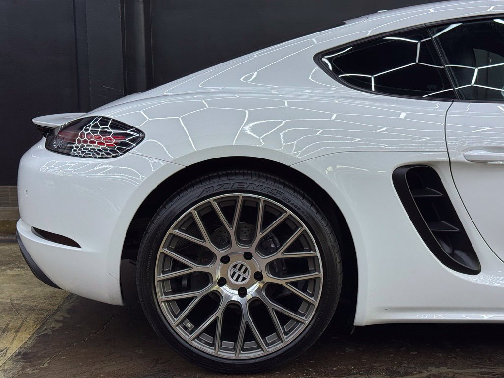 Used 2018 Porsche 718 Cayman RWD image 12