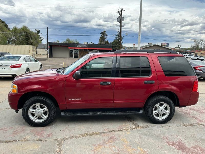 Used 2005 Ford Explorer XLT AWD/4WD image 4