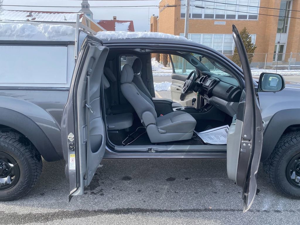 Used 2014 Toyota Tacoma 4x4 Access Cab w/ Convenience Package image 24