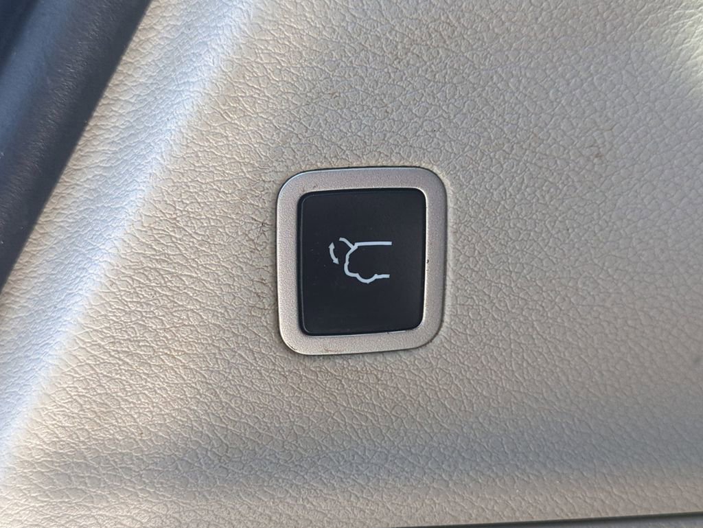 Used 2020 Chrysler Pacifica Touring image 15