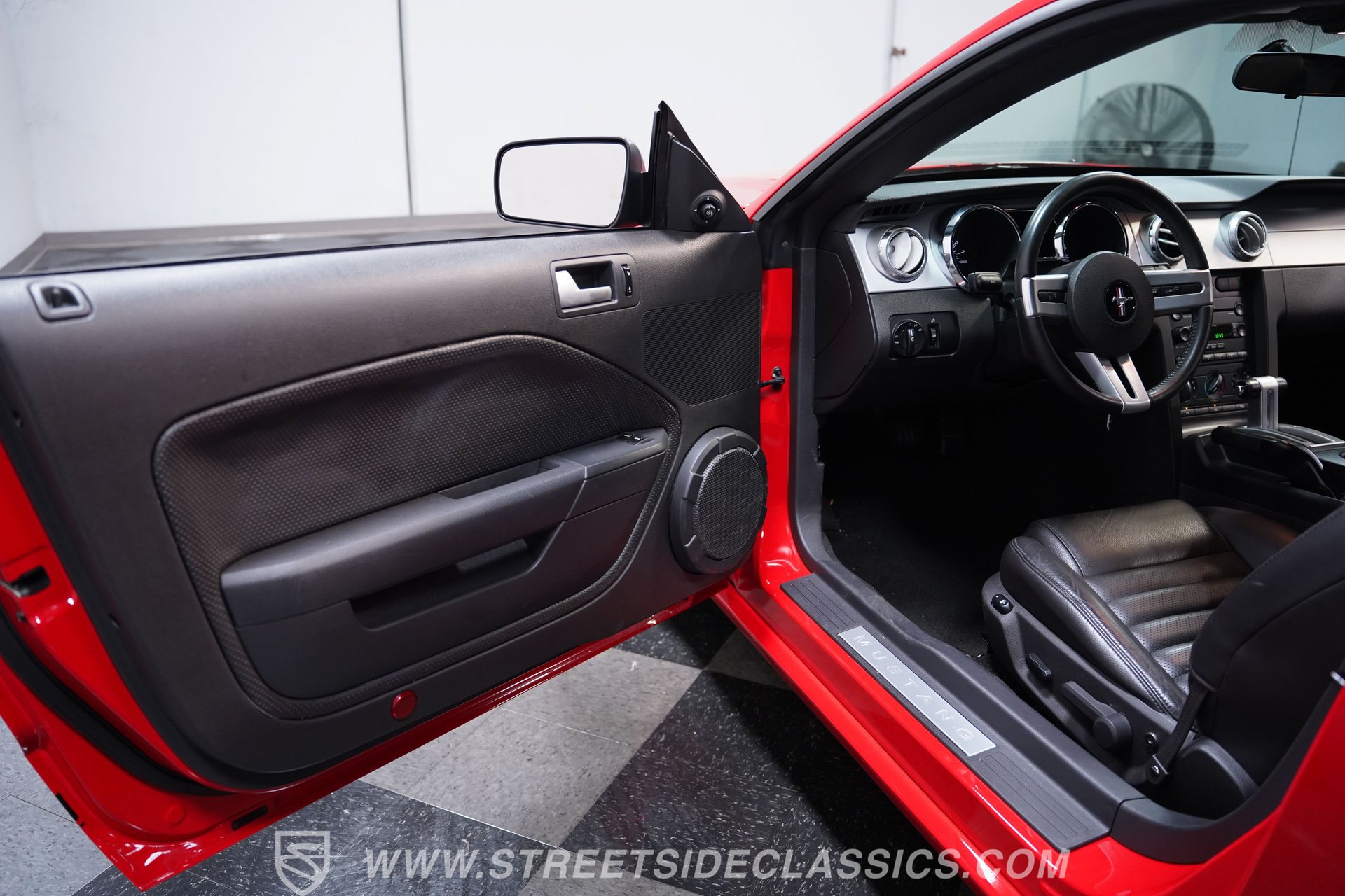 Used 2005 Ford Mustang GT RWD image 28