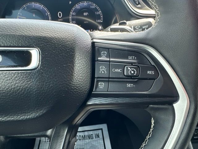 Used 2025 Jeep Grand Cherokee Altitude AWD/4WD image 23