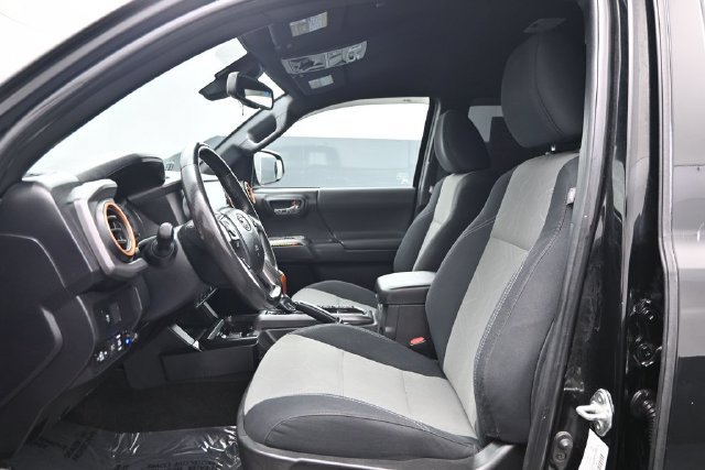 Used 2023 Toyota Tacoma TRD Off-Road AWD/4WD image 7