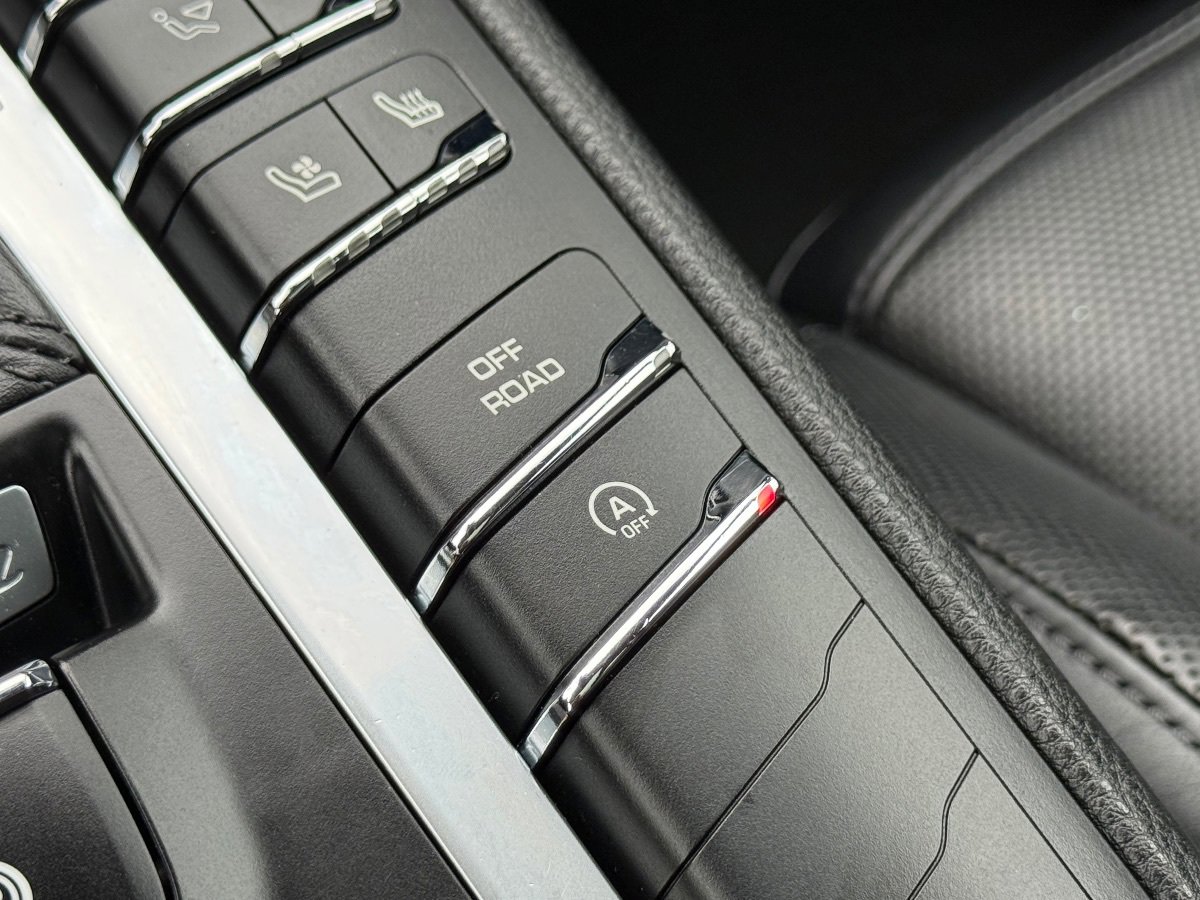 Used 2015 Porsche Macan S AWD/4WD image 35