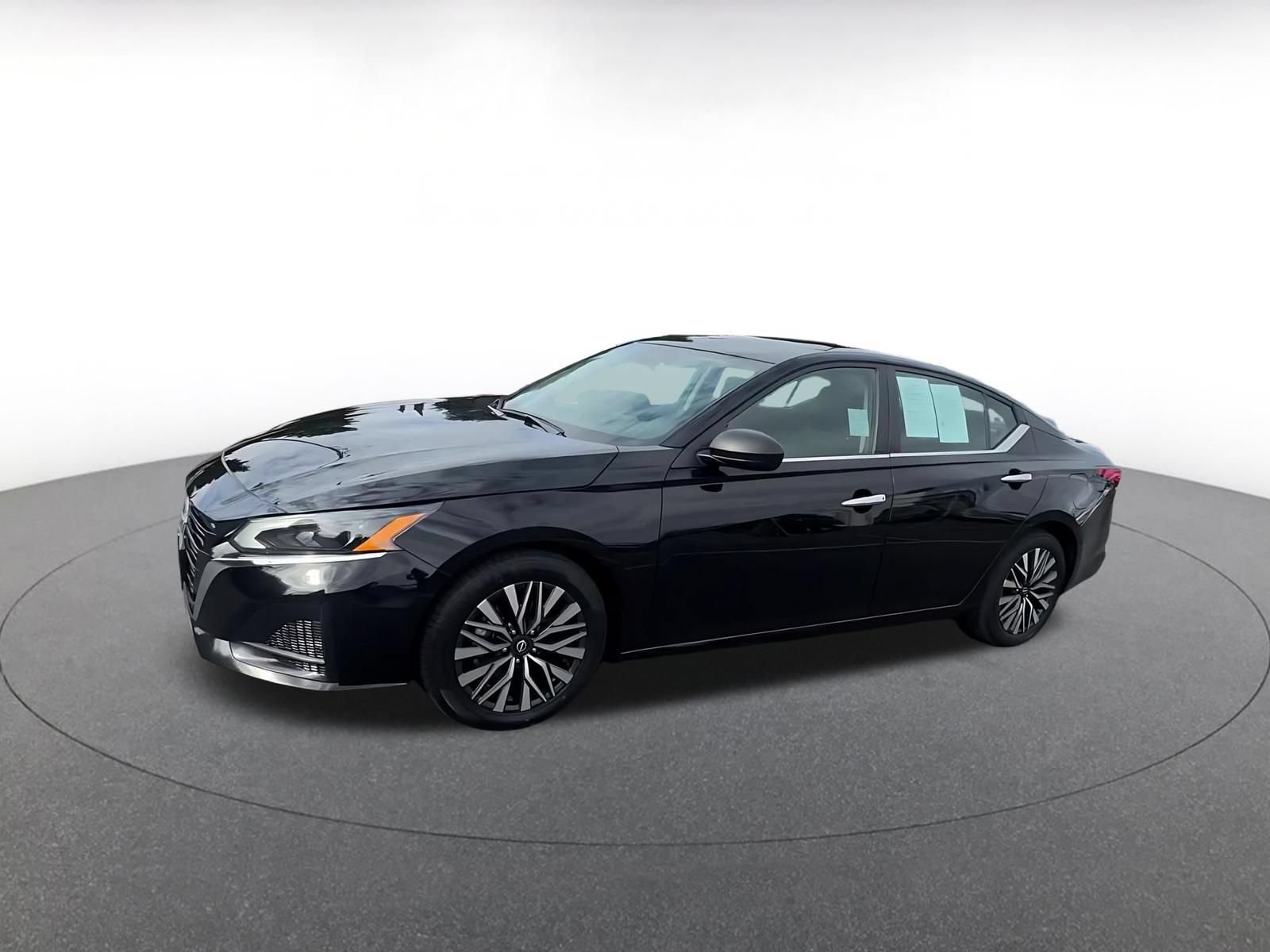 Used 2025 Nissan Altima 2.5 SV FWD image 8