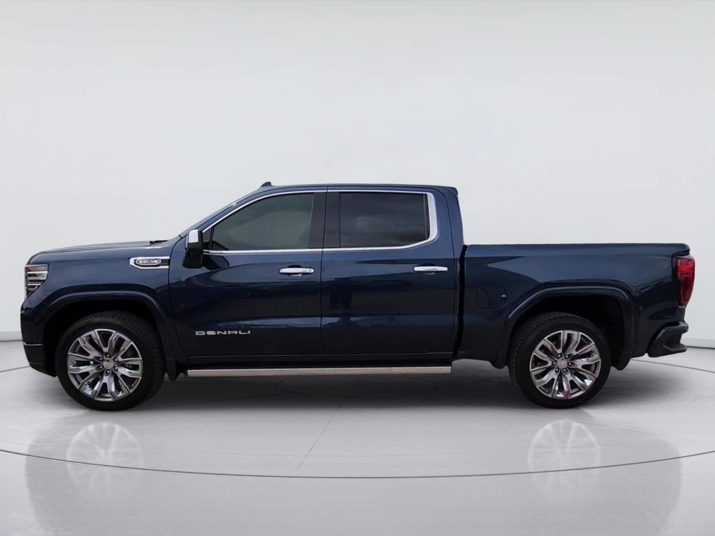 Certified 2022 GMC Sierra 1500 Denali w/ Denali Reserve Package AWD/4WD image 5