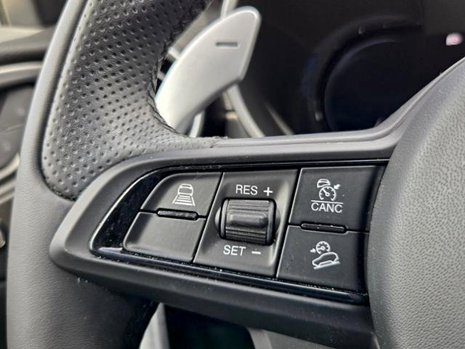 Used 2024 Alfa Romeo Stelvio Veloce AWD/4WD image 23
