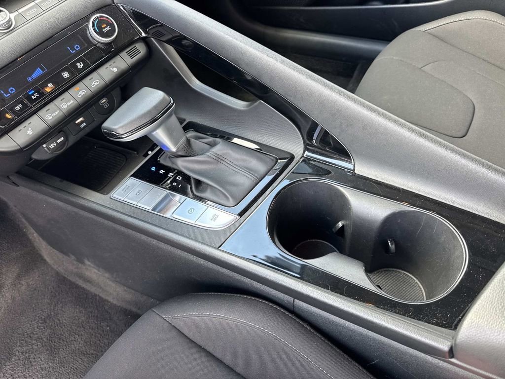 Used 2025 Hyundai Elantra SEL image 45