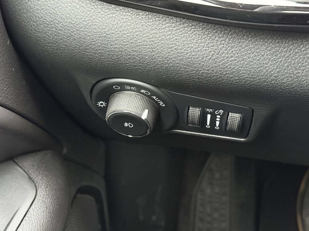 New 2026 Jeep Compass Limited w/ Sun, Sound & Navigation Group AWD/4WD image 33