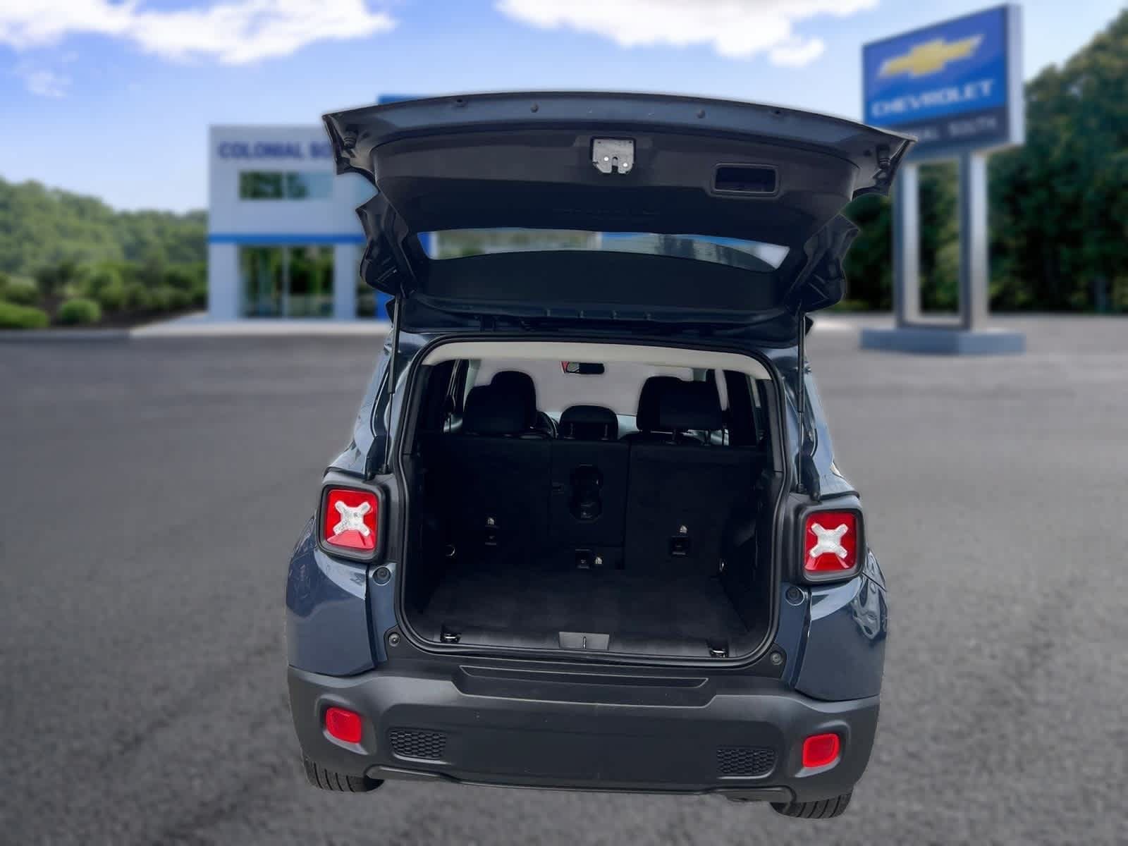 Used 2022 Jeep Renegade Latitude w/ Convenience Group AWD/4WD image 36