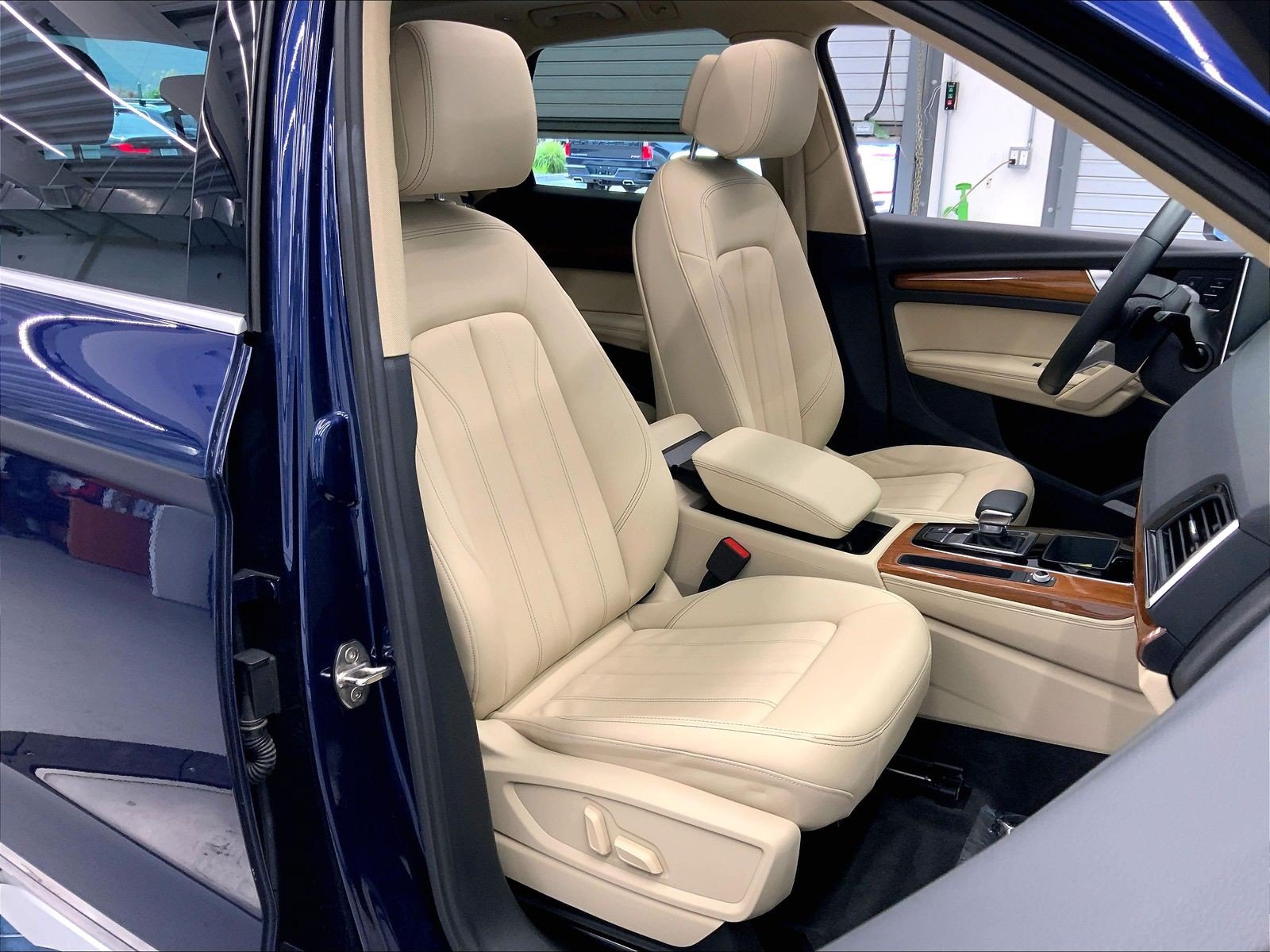 Certified 2023 Audi Q5 2.0T Premium Plus w/ Premium Plus Package AWD/4WD image 6