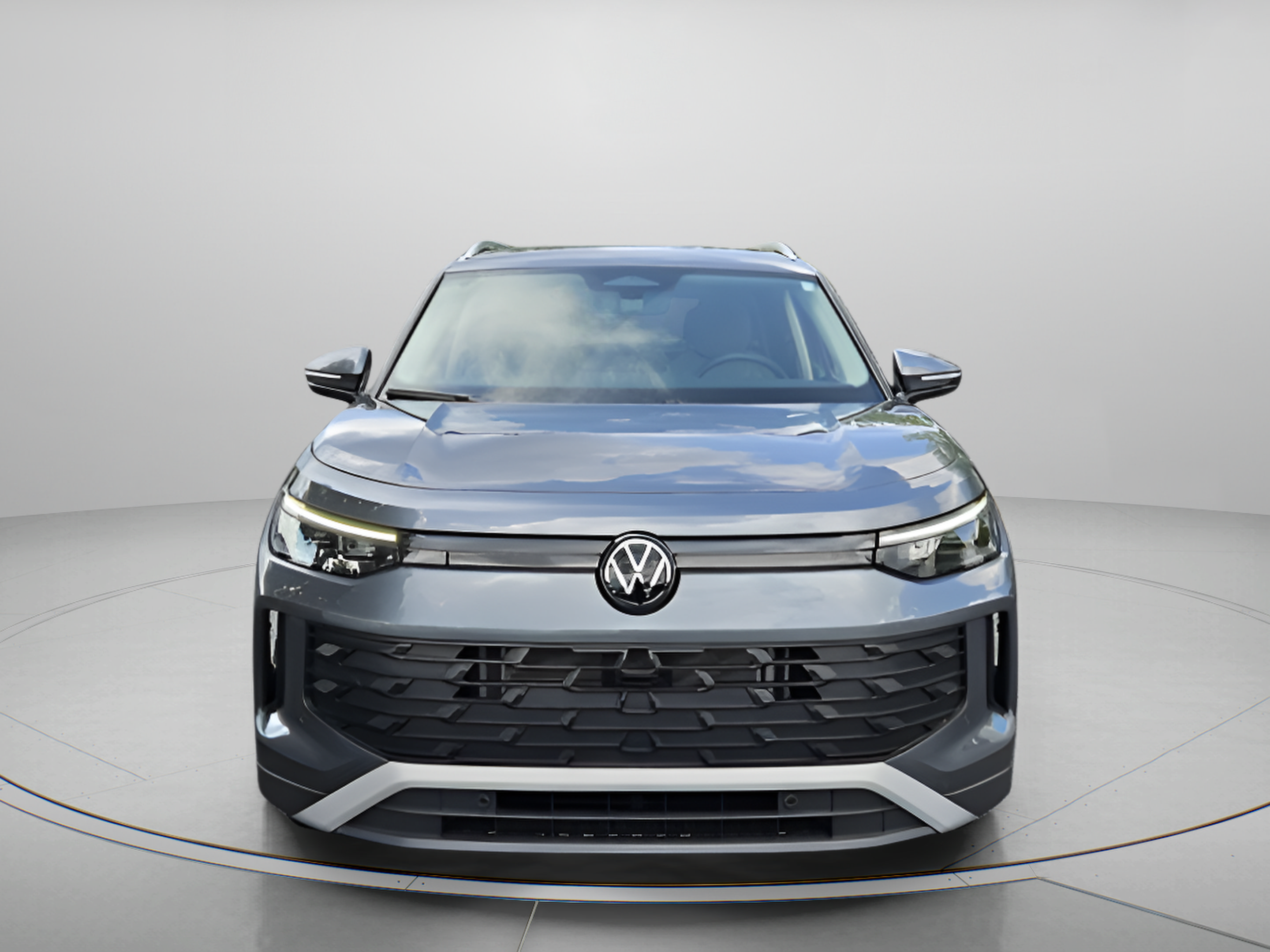 Used 2025 Volkswagen Tiguan SE AWD/4WD image 8