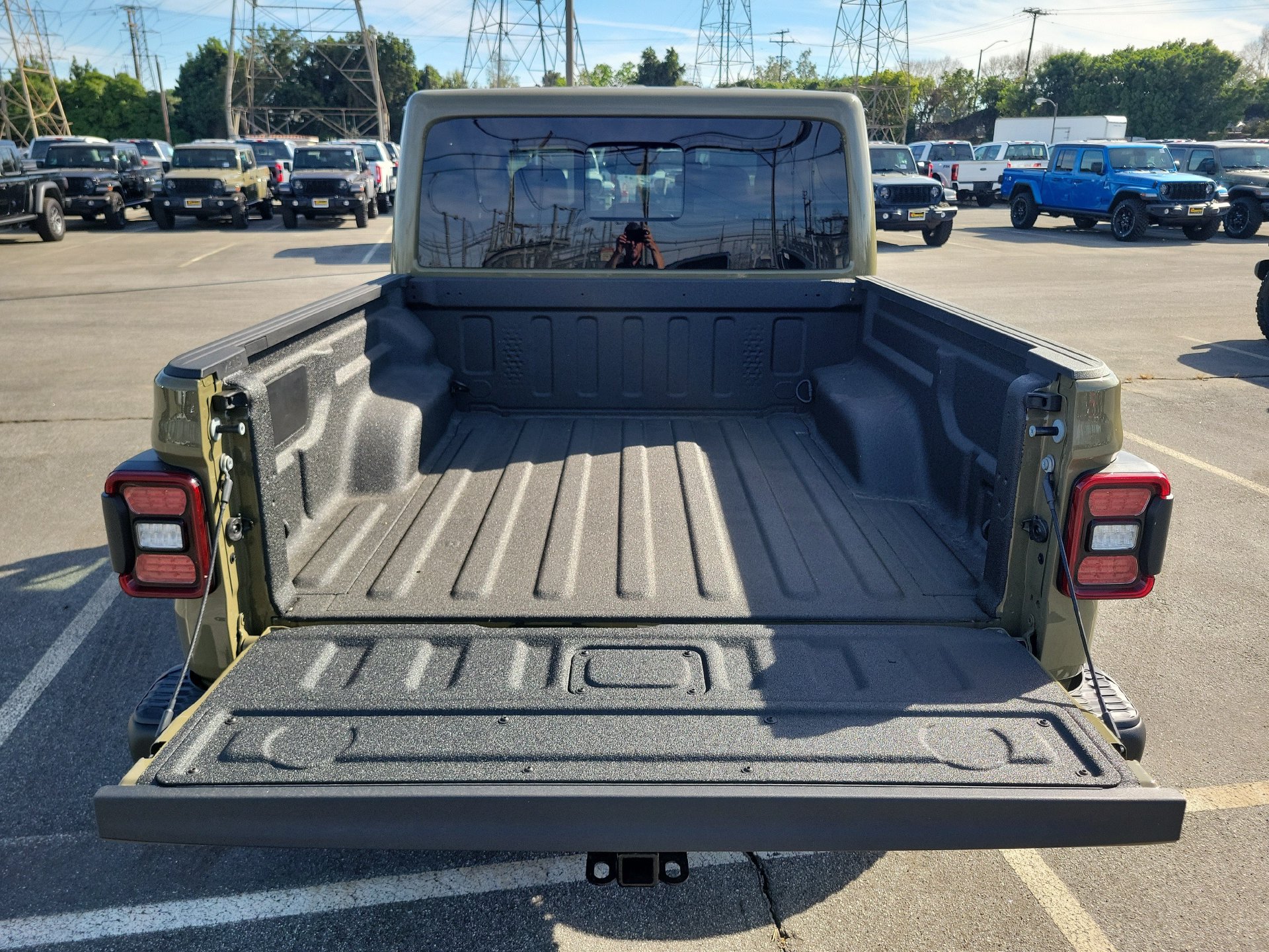 New 2026 Jeep Gladiator Rubicon w/ Steel Bumper Group AWD/4WD image 18
