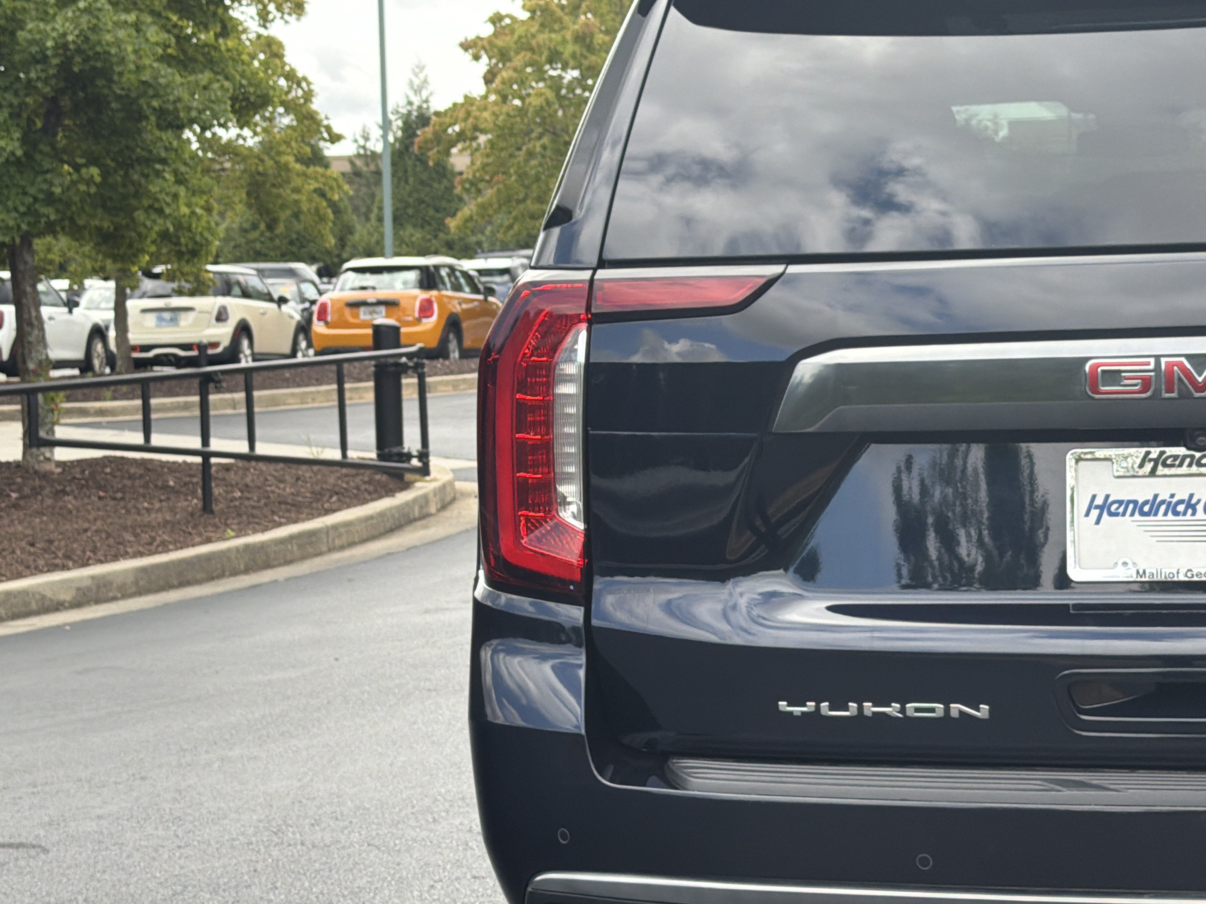 Used 2023 GMC Yukon AT4 w/ AT4 Premium Package AWD/4WD image 23