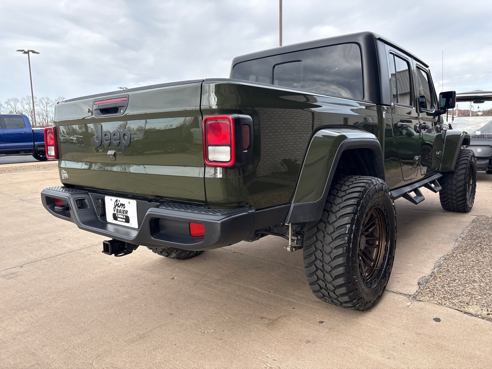 Used 2023 Jeep Gladiator Sport image 9