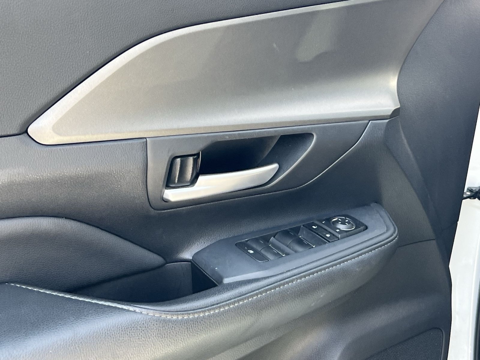 Used 2025 Toyota Grand Highlander AWD image 13
