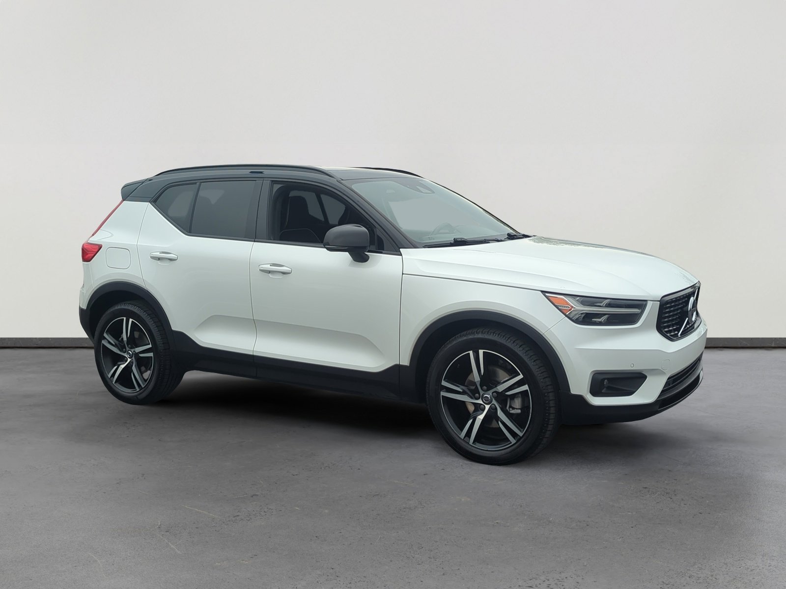 Used 2021 Volvo XC40 T5 R-Design w/ Climate Package image 7