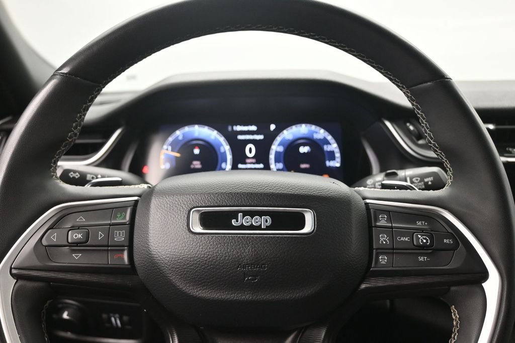Used 2023 Jeep Grand Cherokee Altitude AWD/4WD image 13