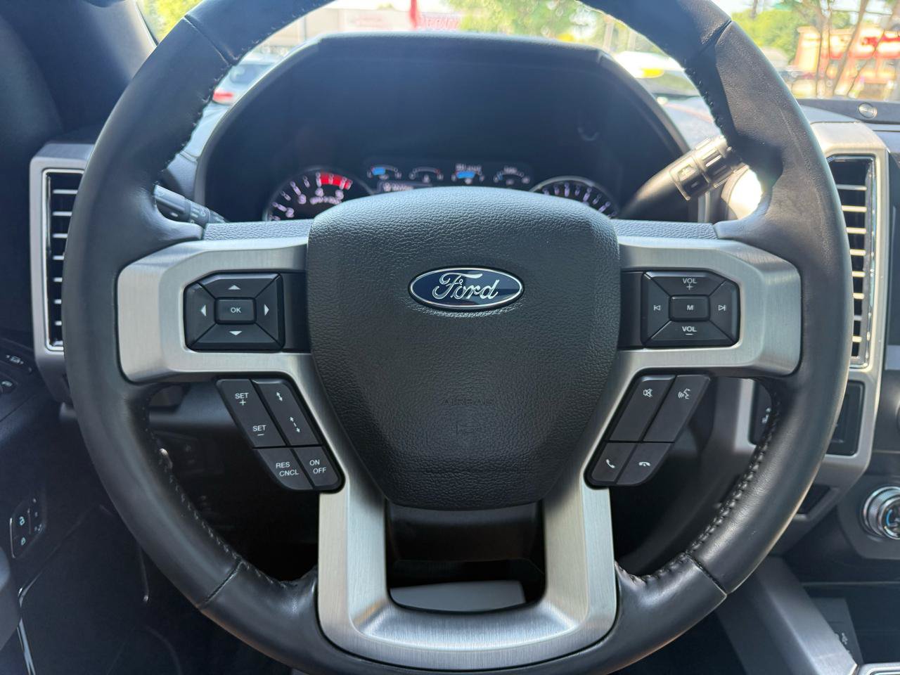 Used 2019 Ford F350 Platinum w/ Platinum Ultimate Package AWD/4WD image 22