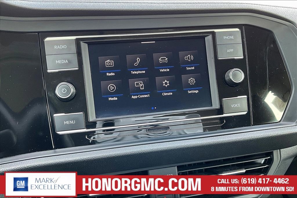 Used 2024 Volkswagen Jetta SE image 9