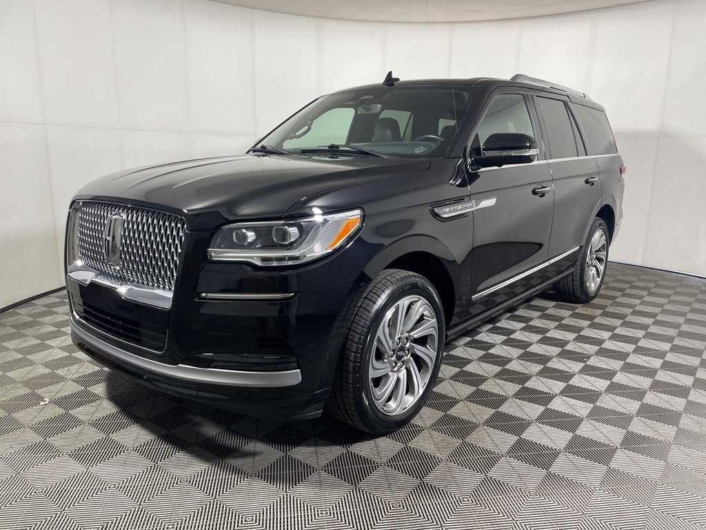 Used 2024 Lincoln Navigator Reserve image 4