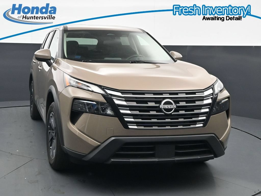 Used 2025 Nissan Rogue SV FWD image 3