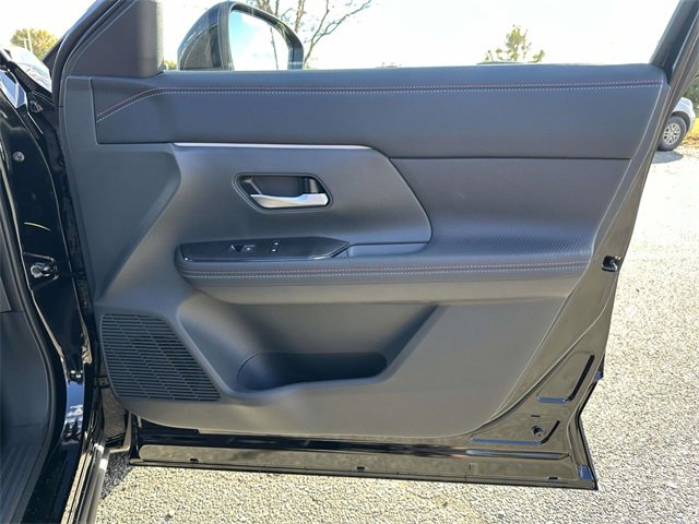 New 2026 Nissan Kicks SR w/ Cold Weather Package image 8