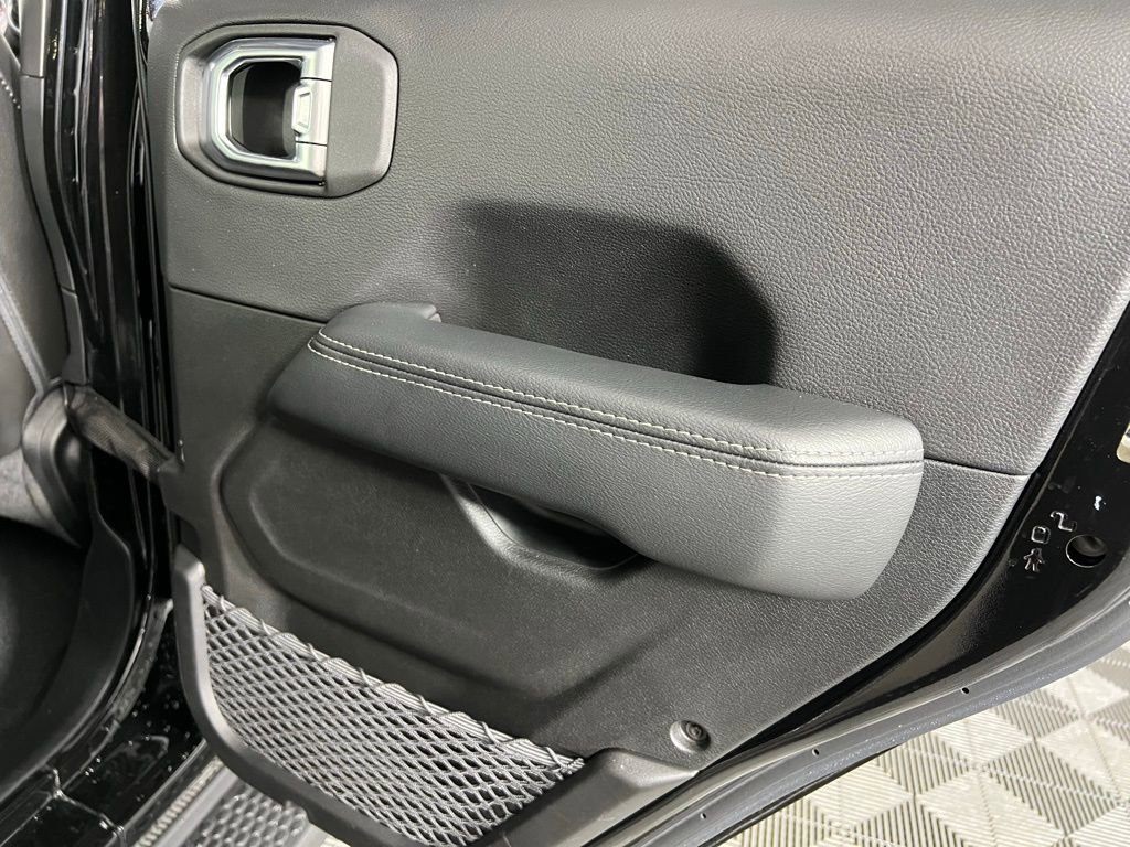 Used 2022 Jeep Wrangler Unlimited Sahara image 31