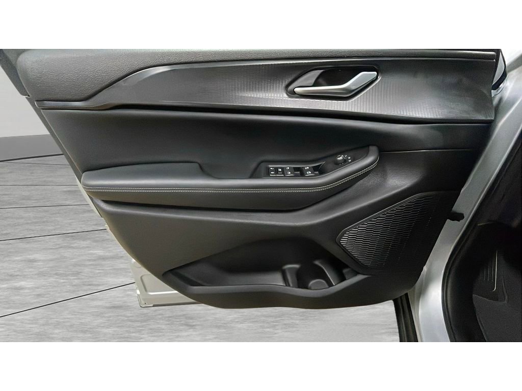 Used 2024 Jeep Grand Cherokee Altitude image 9