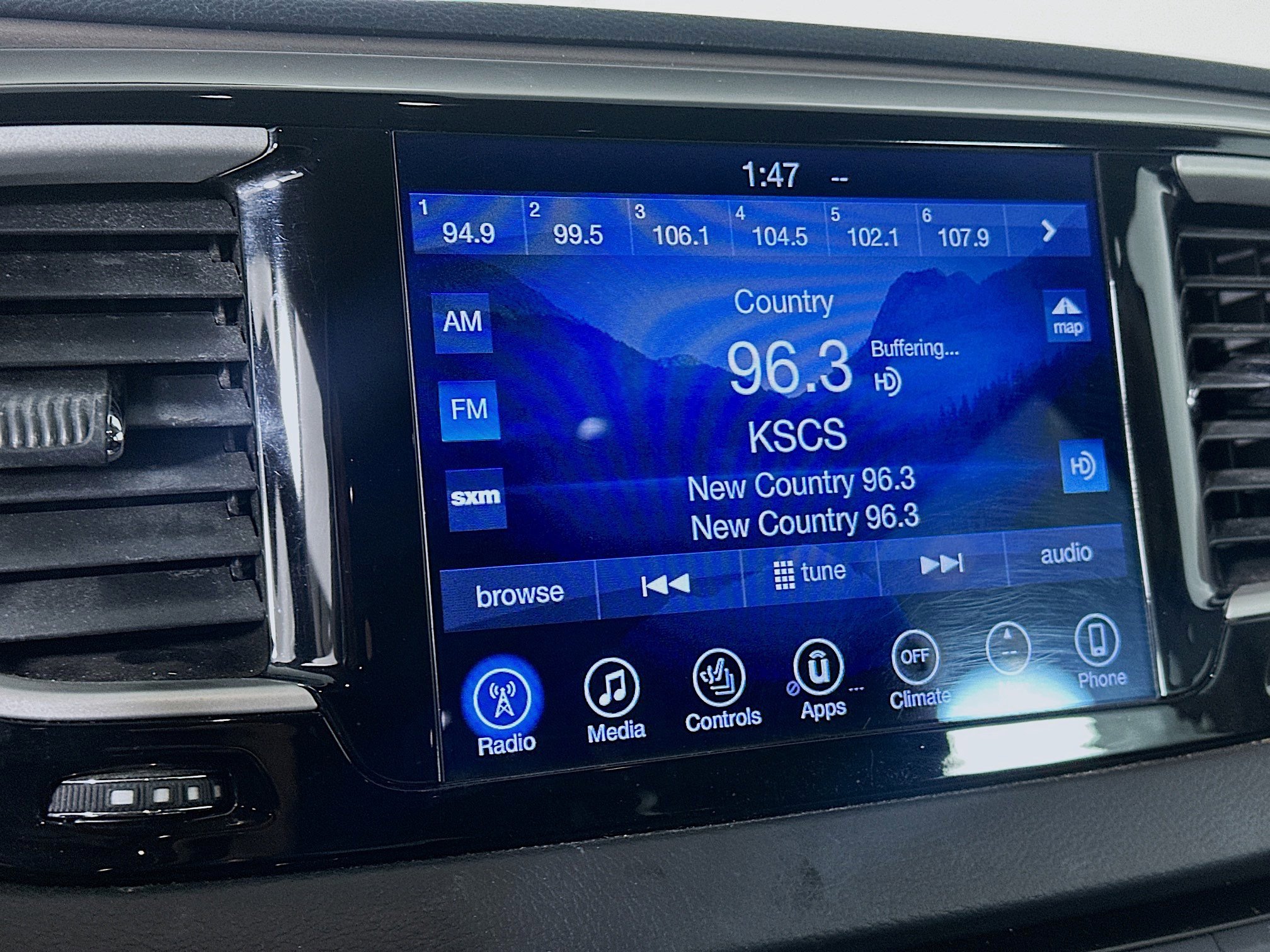 Used 2017 Chrysler Pacifica Touring-L w/ Tire & Wheel Group image 21