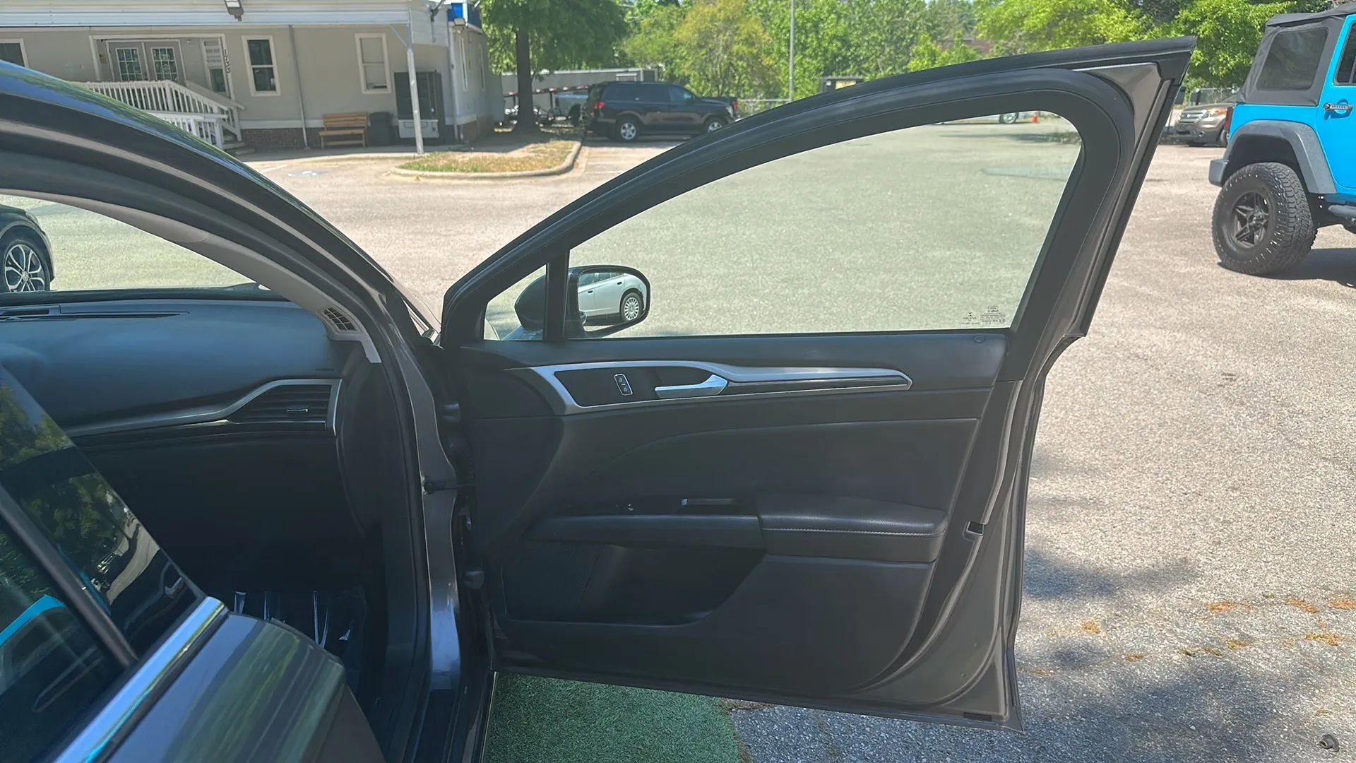 Used 2013 Ford Fusion SE FWD image 24