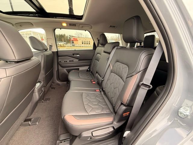 New 2026 Nissan Pathfinder Platinum w/ Cargo Package image 15