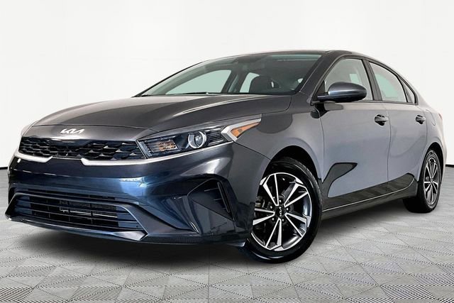 Used 2022 Kia Forte LXS image 2