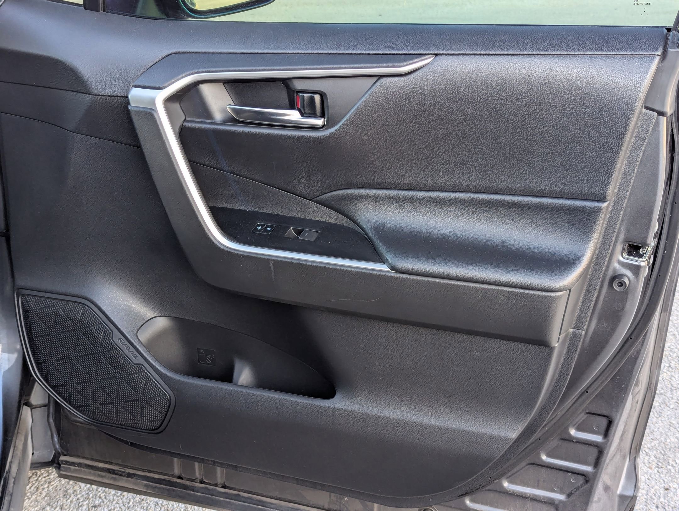 Used 2022 Toyota RAV4 XLE w/ Convenience Package image 28