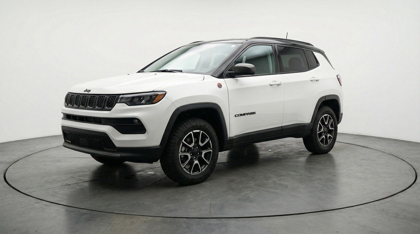 Used 2025 Jeep Compass Trailhawk image 3