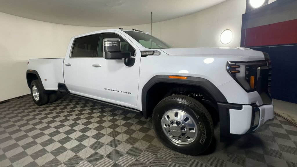 New 2026 GMC Sierra 3500 Denali w/ Technology Package AWD/4WD image 2