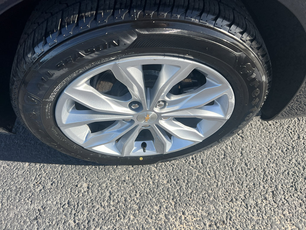 Used 2023 Chevrolet Malibu LT image 3