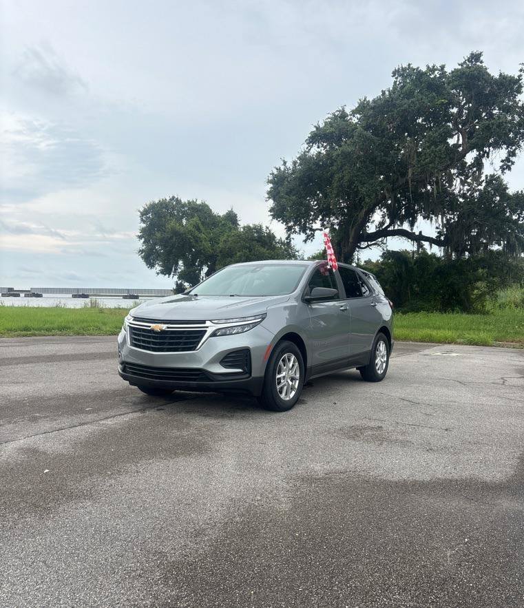 Used 2023 Chevrolet Equinox LS FWD image 2