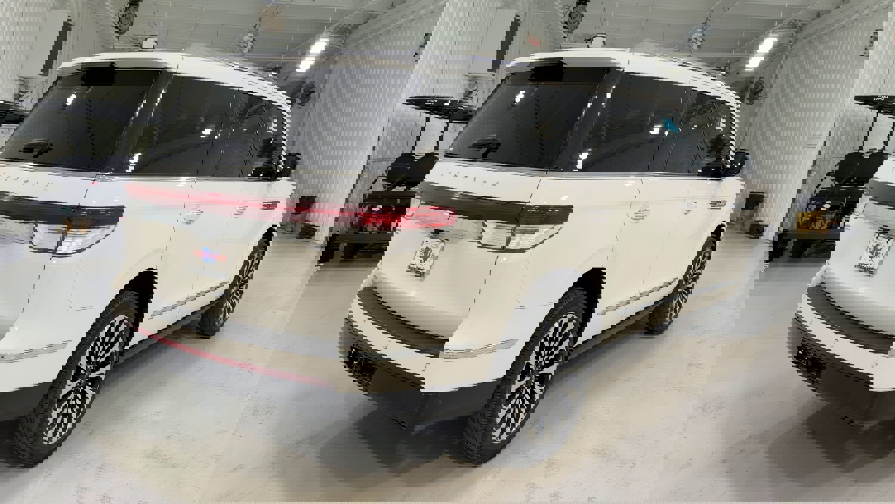 Used 2023 Lincoln Navigator Reserve image 9