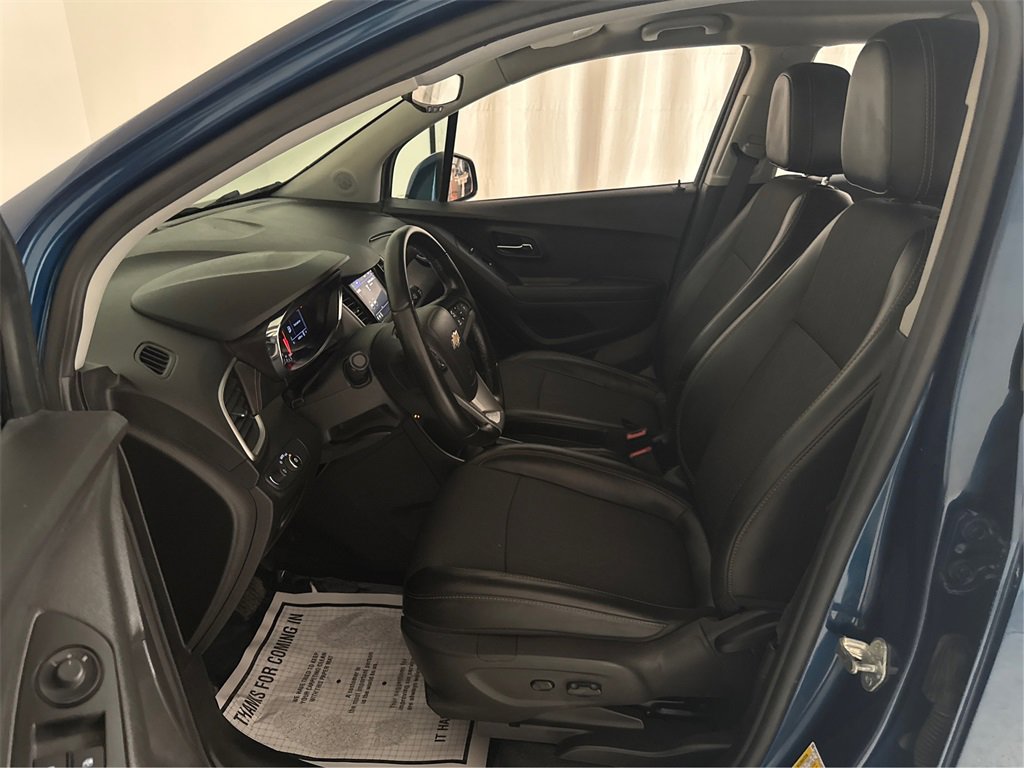 Used 2020 Chevrolet Trax LT w/ LT Convenience Package image 34
