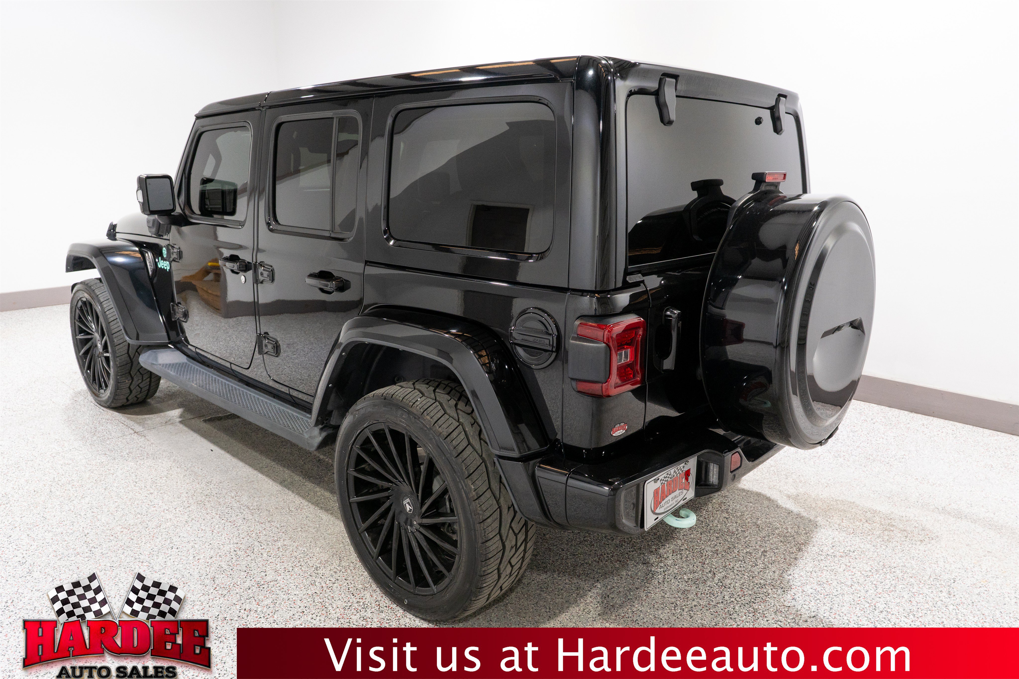 Used 2022 Jeep Wrangler Unlimited Sahara AWD/4WD image 3