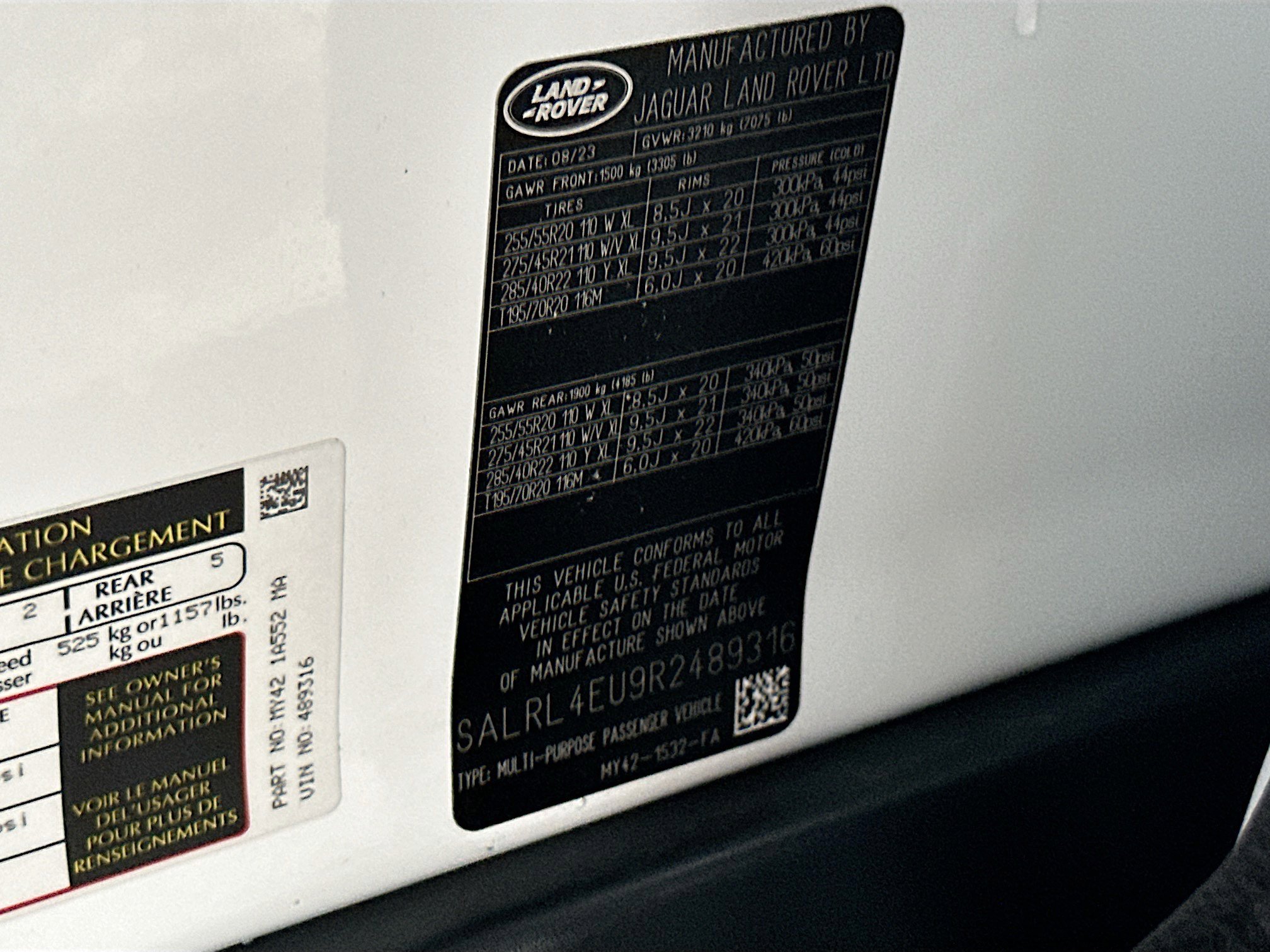 Used 2024 Land Rover Discovery Dynamic SE image 37