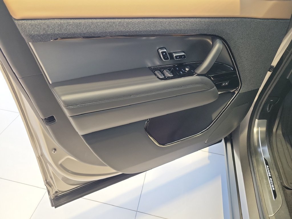 New 2026 Land Rover Range Rover Sport Dynamic SE AWD/4WD image 19