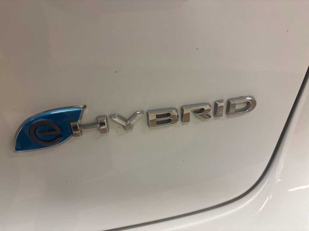 Used 2023 Chrysler Pacifica Touring-L image 9