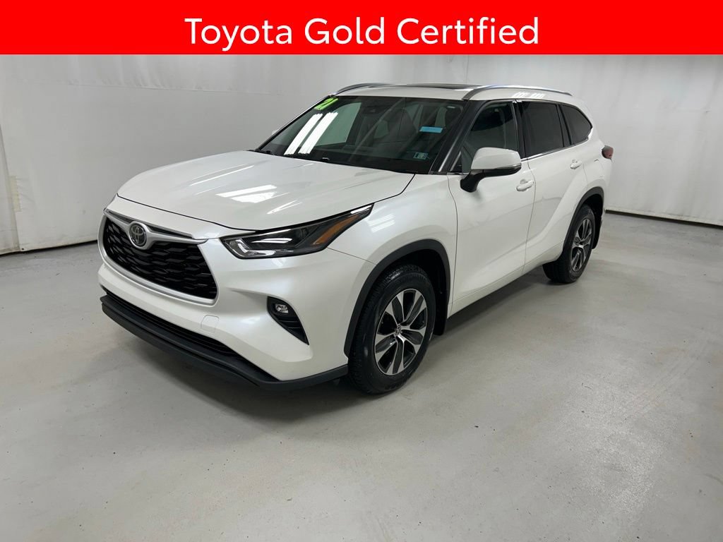 Certified 2021 Toyota Highlander XLE AWD/4WD image 2